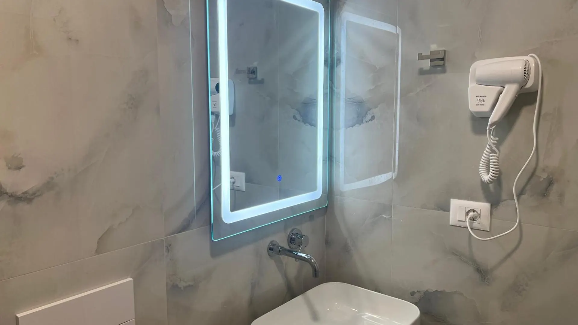 Agimi Hotel 사밀