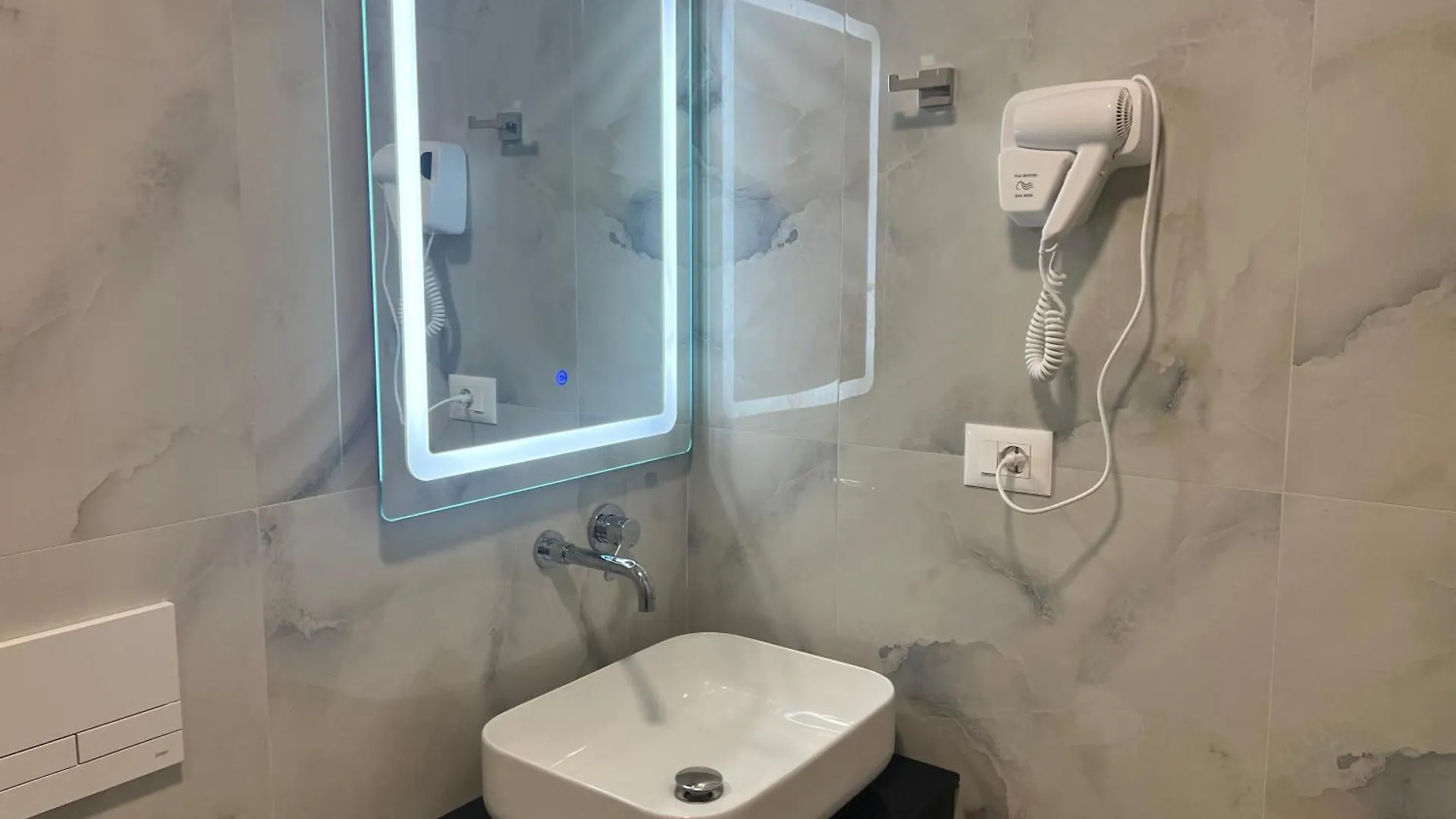 Agimi Hotel 사밀