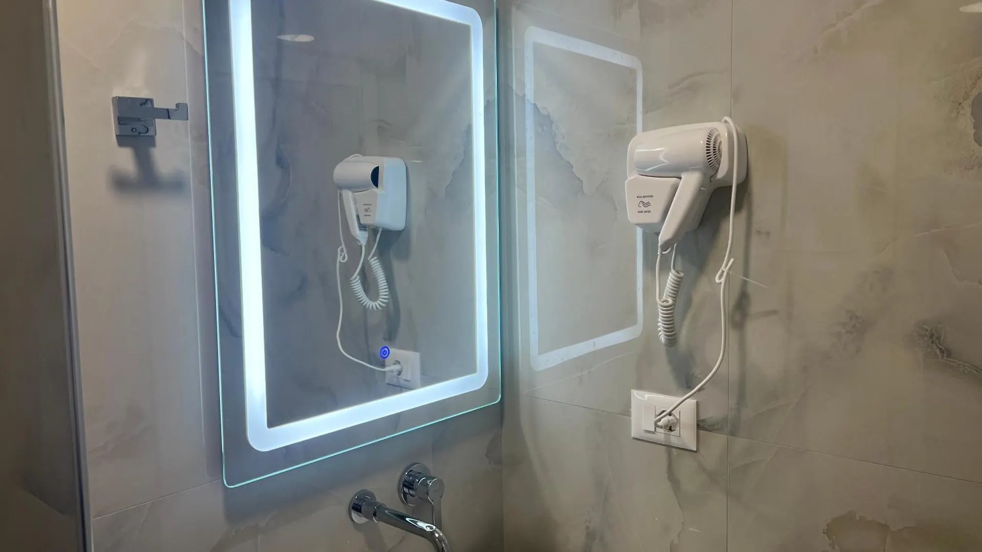 Agimi Hotel 사밀