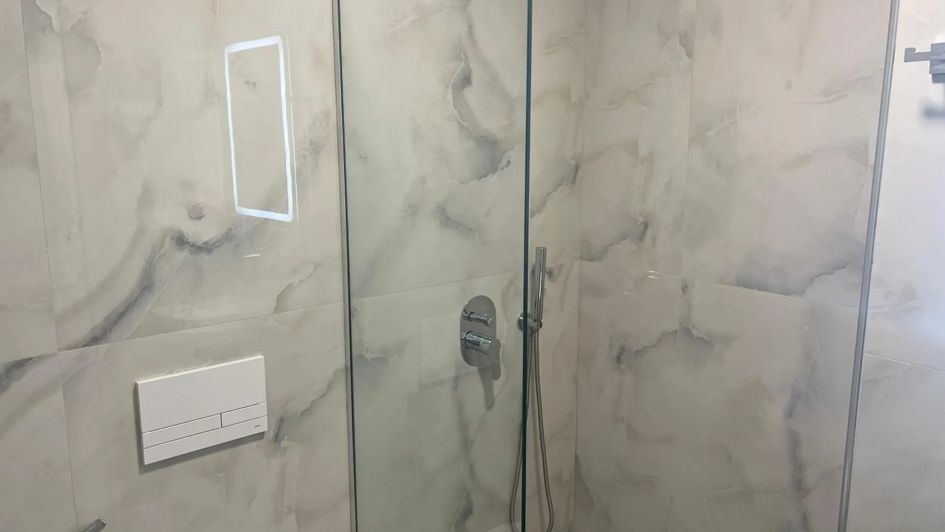 Agimi Hotel 사밀 4*,  알바니아