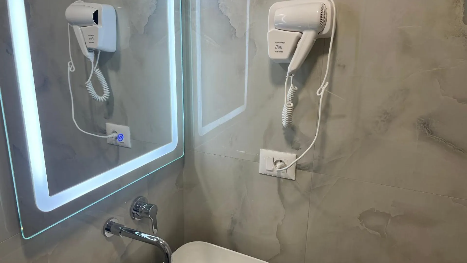 Agimi Hotel 사밀 4*,  알바니아